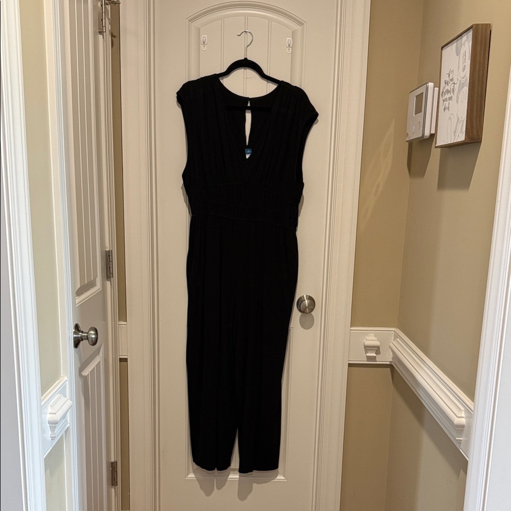 Elegant Black Sleeveless Jumpsuit